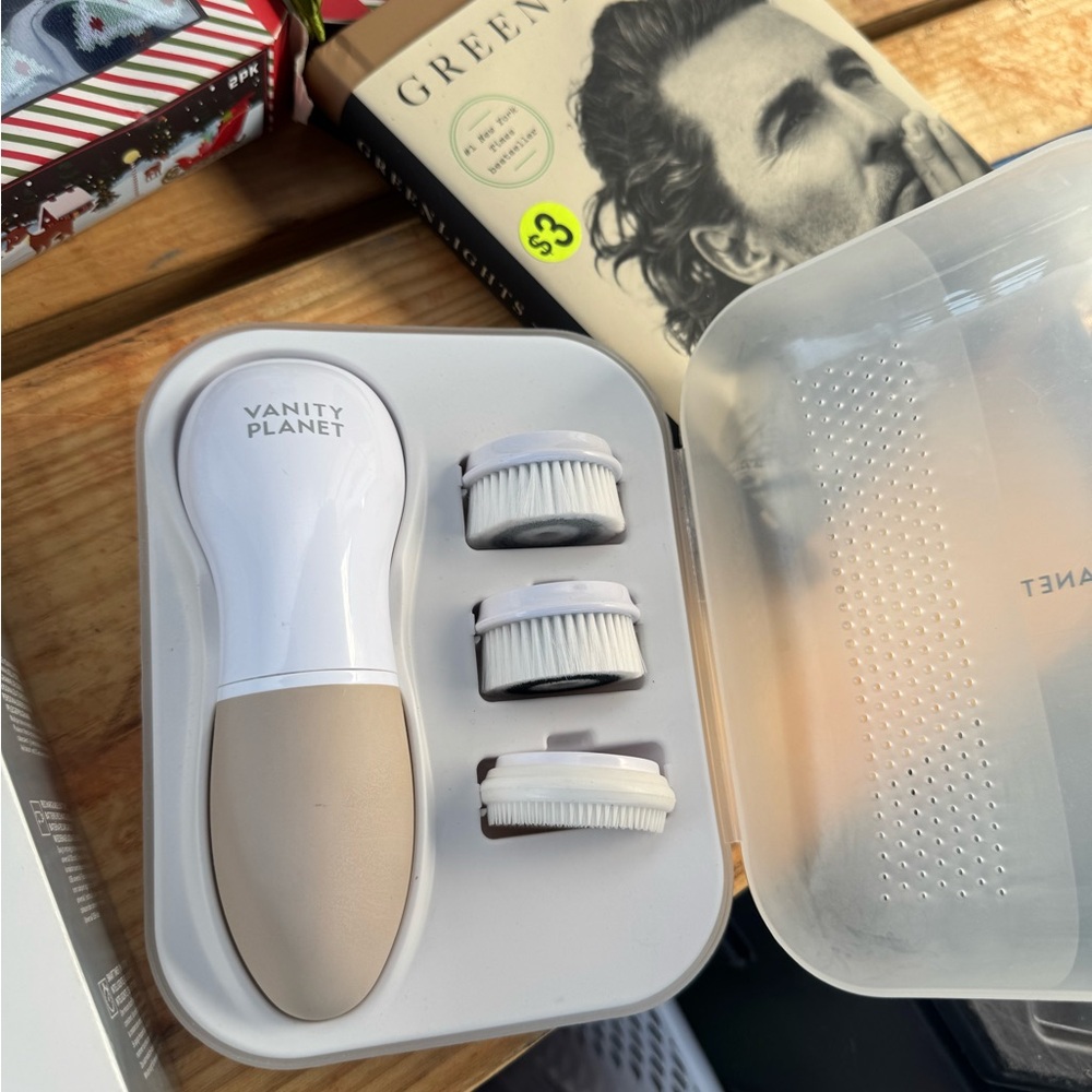 Vanity Planet Cleansing Brush